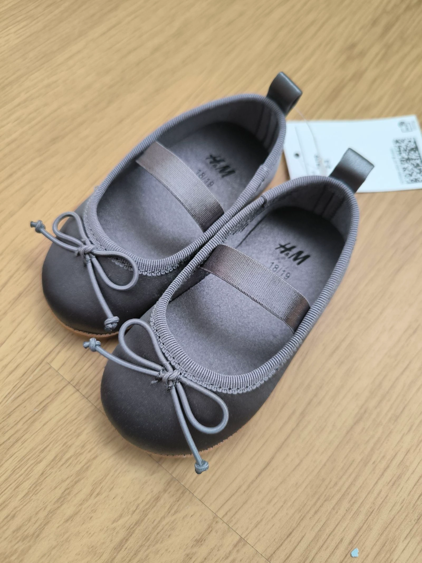 Sabrinas cinzentas bebé H&M